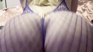 Lindsay Capuano shaking it