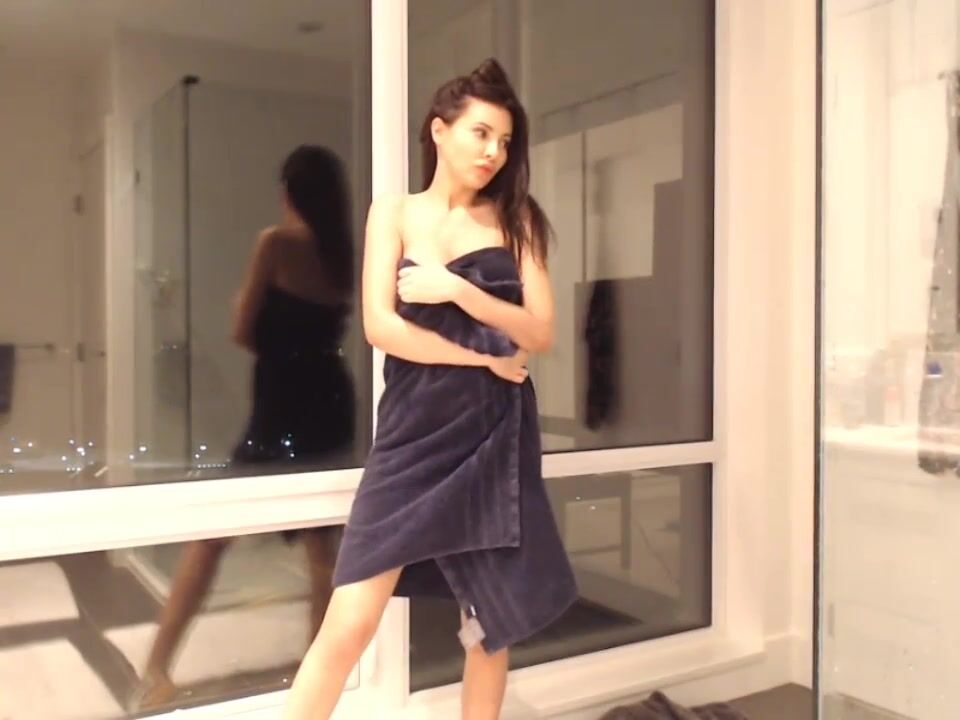 TriciaFox shower show 2019-04-21