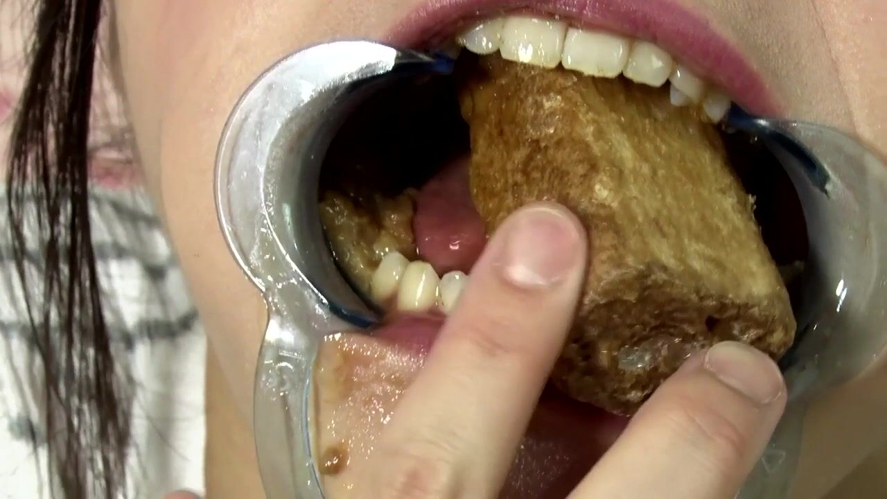 NEW Extreme and messy chewing food from