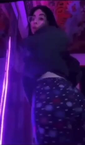 Thick asian shaking ass