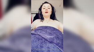 Roxanne Heaven towel drop