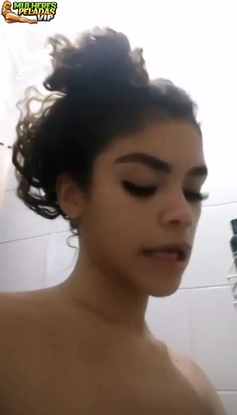 Ninfeta gozando na live.