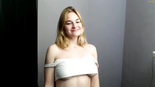 Tara_nony topless dance
