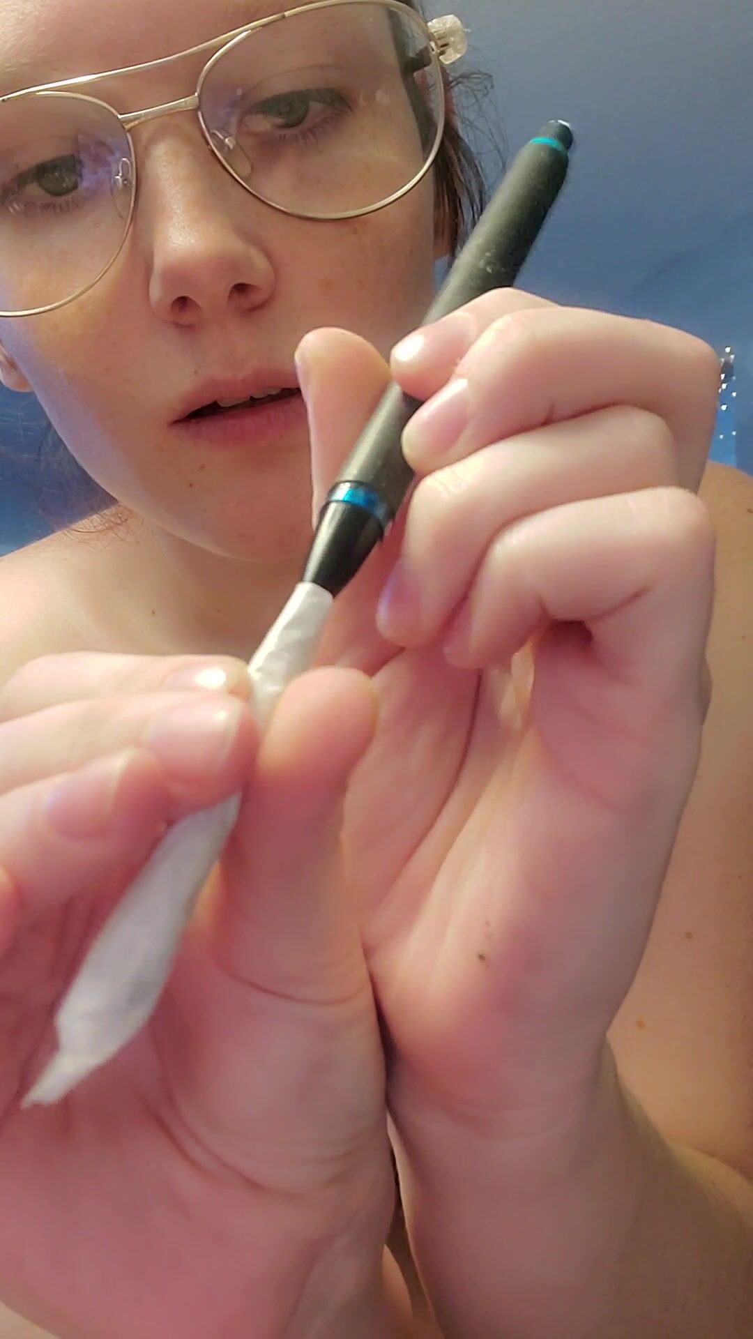 Kelsi Baby - Rolling a Joint