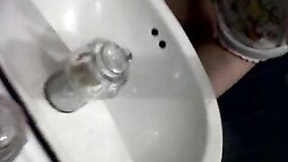 My sister masturbates in the bath