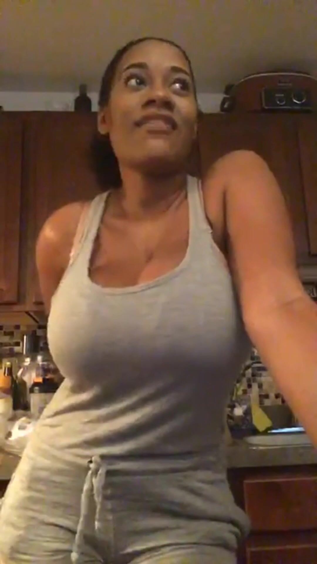 YAN1 M1LL5 gray top