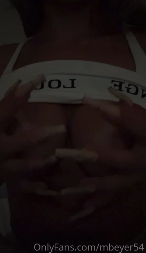 Mbeyer54 revealing her tits