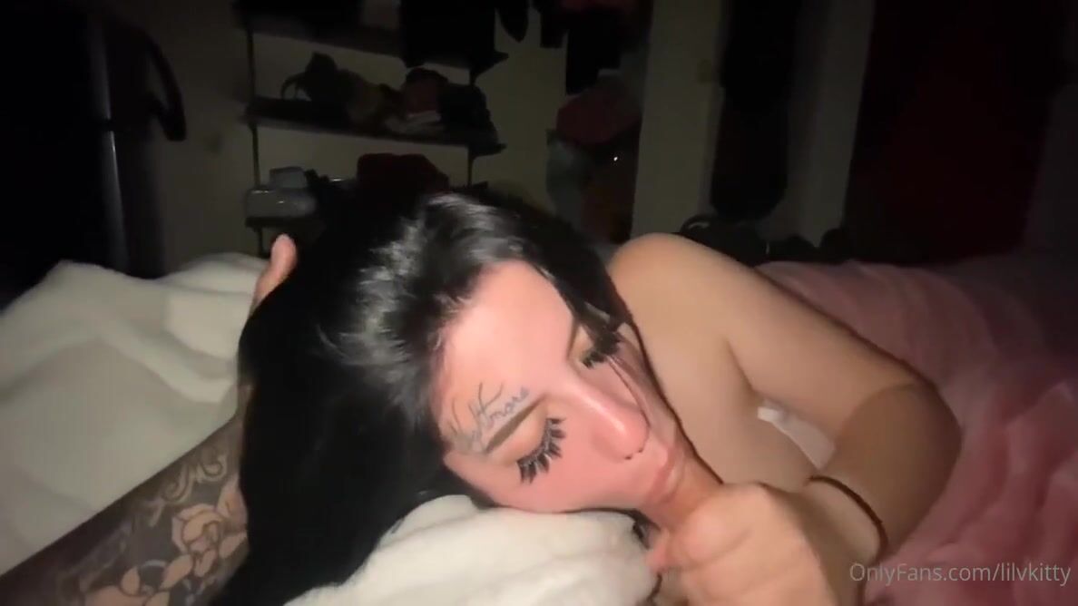 Lilvkitty sucking dick