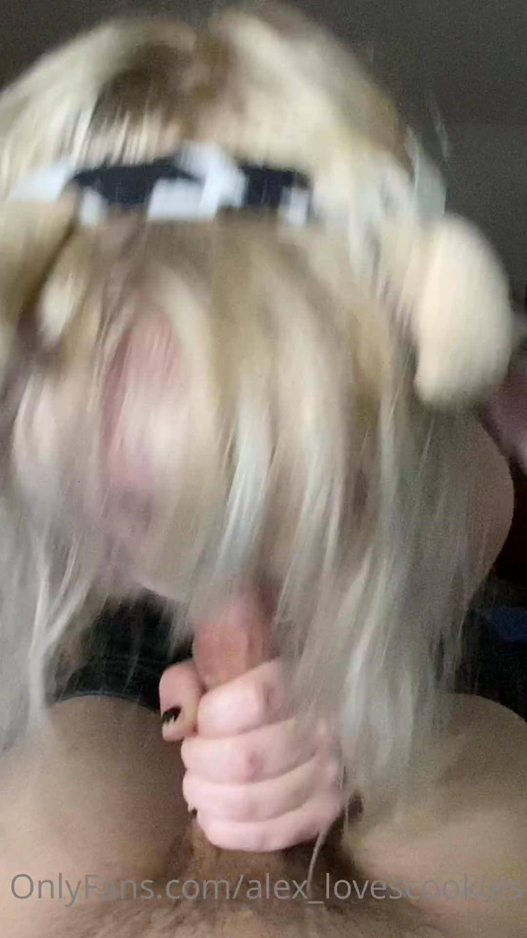 Alex Loves Cookies BG