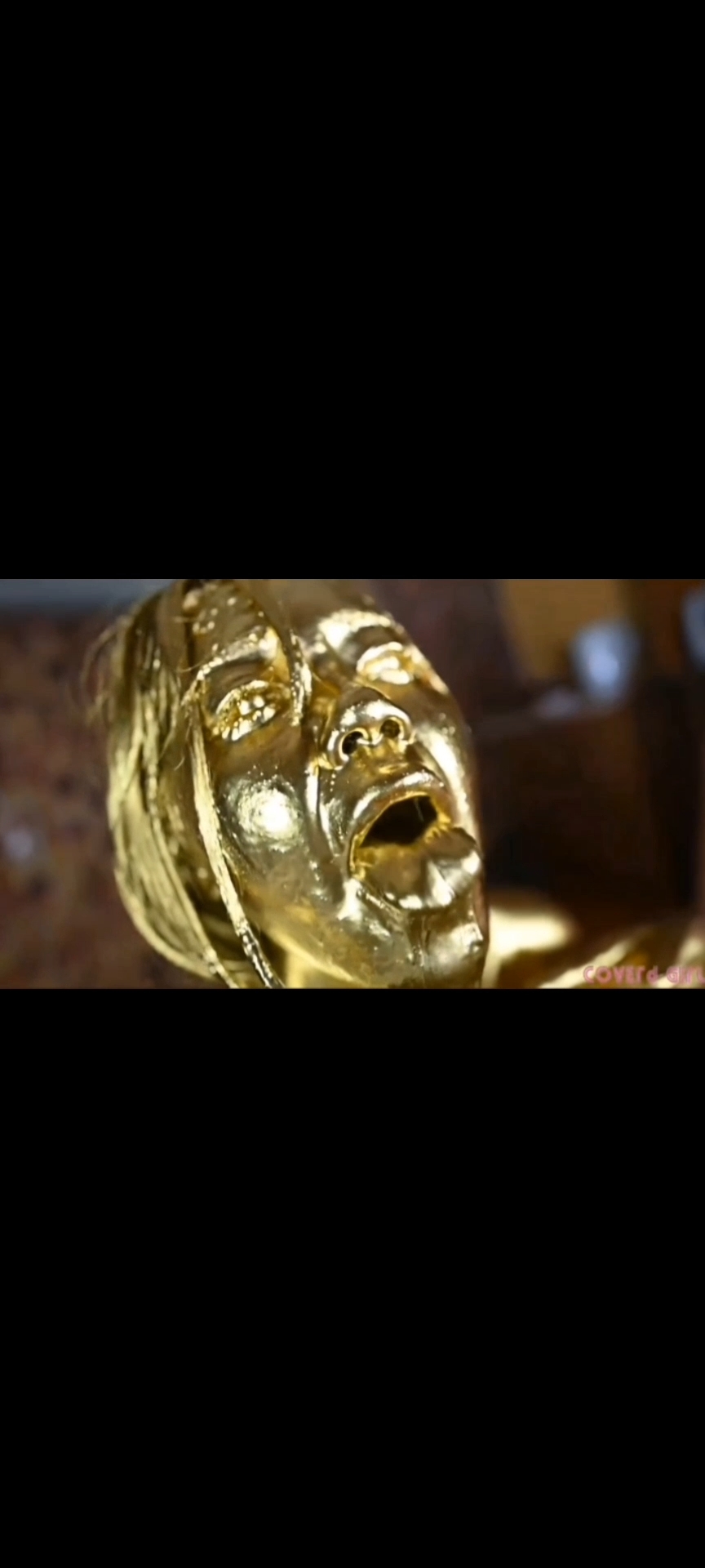 金苗希実 gold body paint