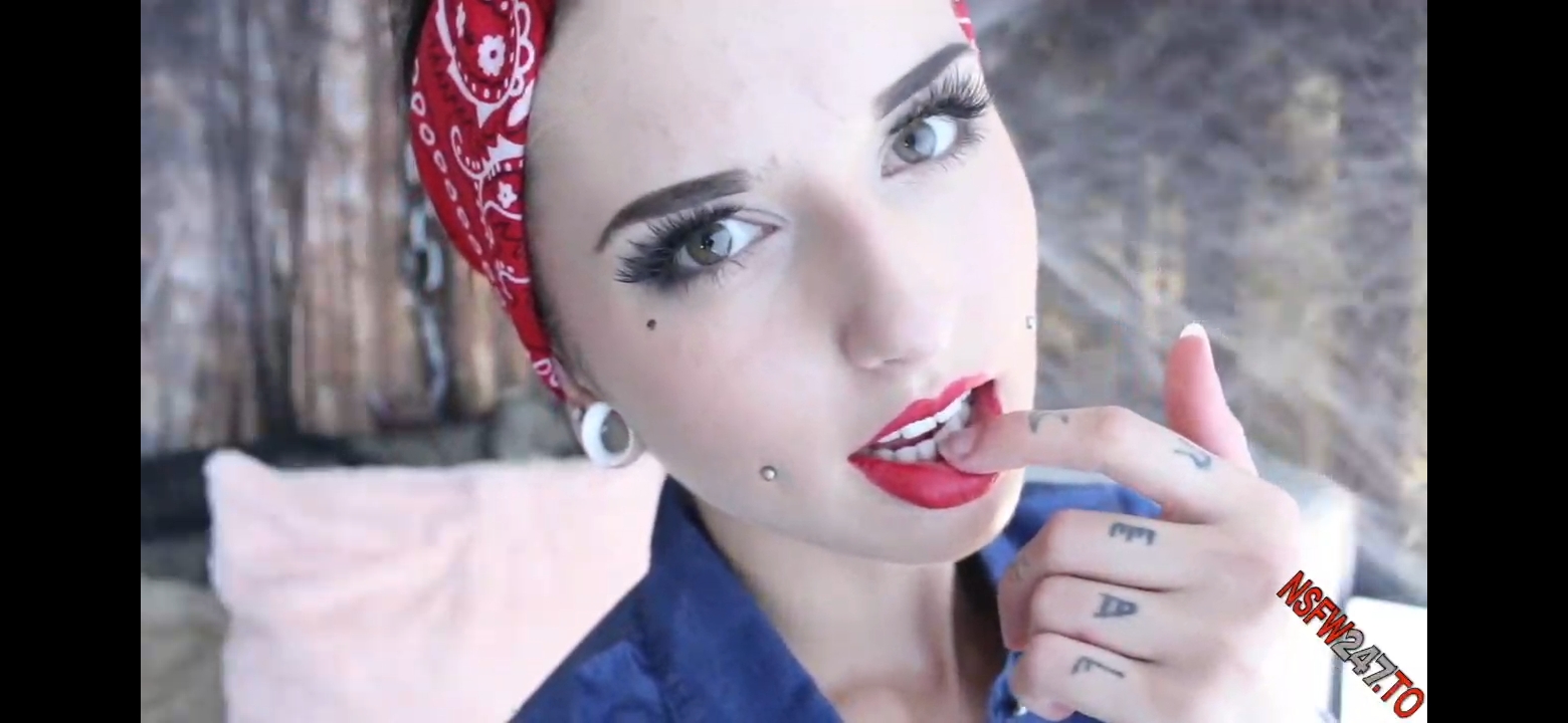 Rosie the Riveter Cosplay Pinup Octavia May Solo