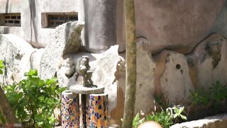 Milo moire poping pistols