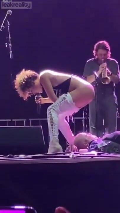 A cantora ta Sophia Uris