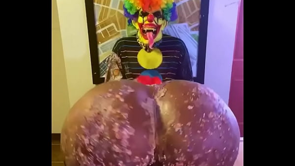 Victoria Getting Caked By A Killer Clown