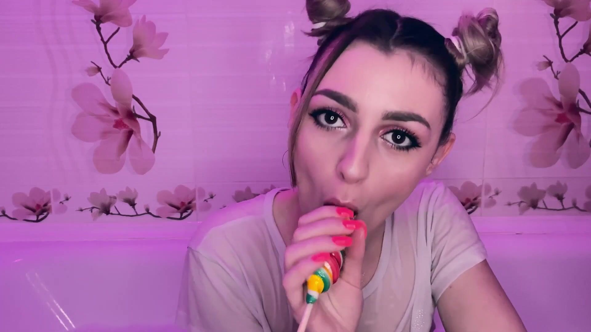 Olchonok asmr lollipop sucking bath