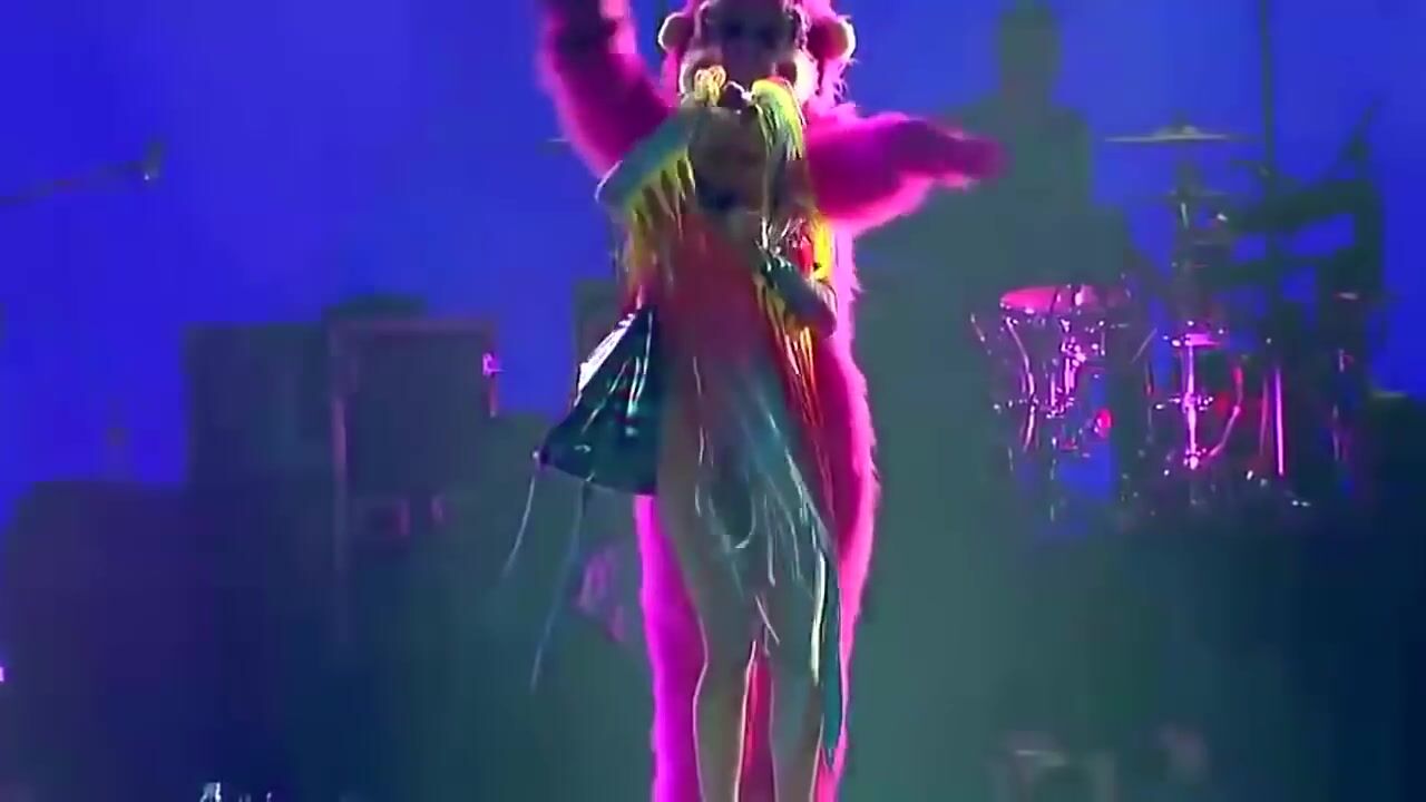 miley cyrus - bangerz tour 2015