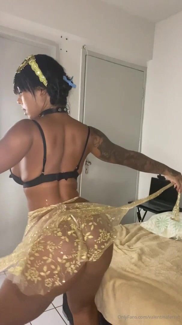 Valentina Ferraz | Sexy striptease