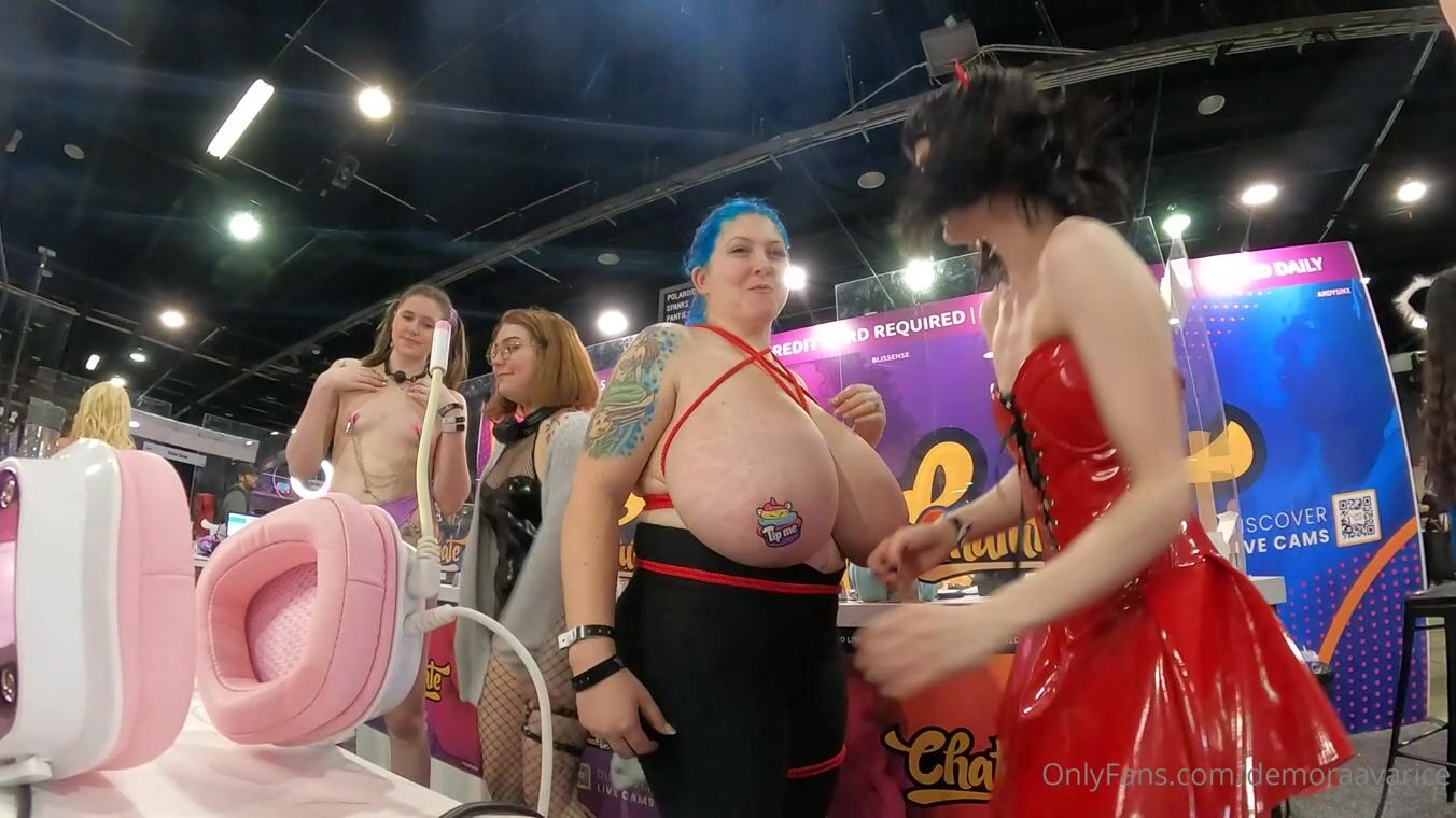 Demora big tits - expo