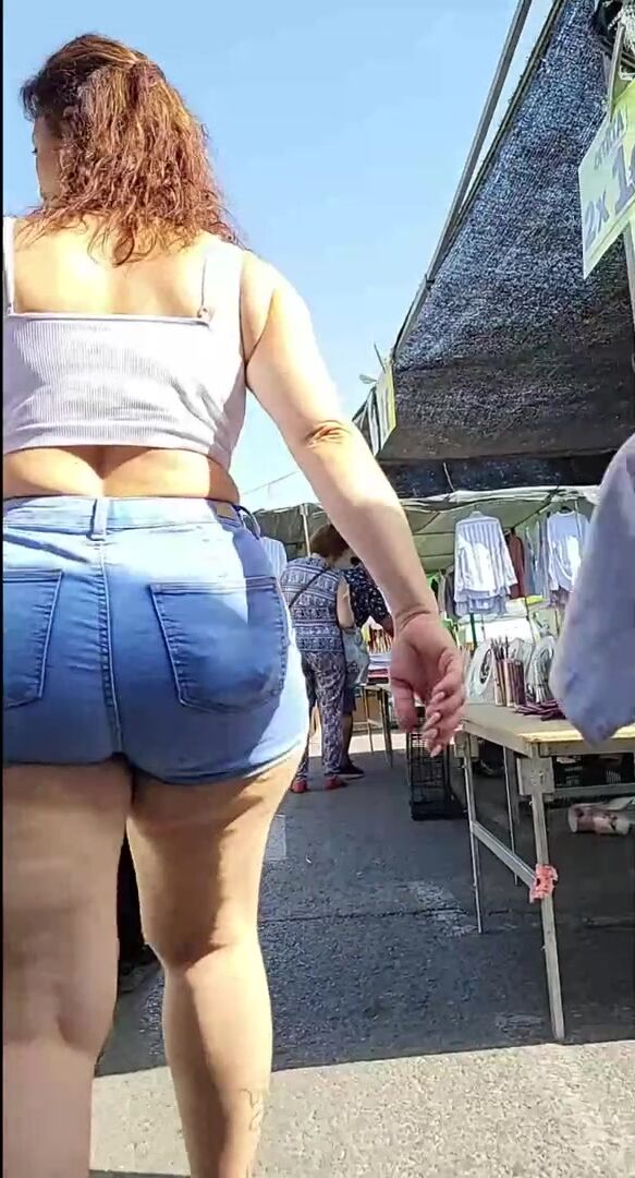 Big booty walked in street