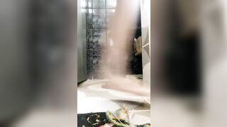 mozinho pv buzzcast pussy rubbing in shower