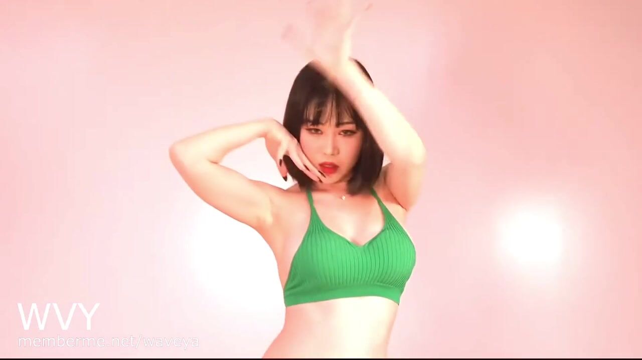 Waveya Ari-Tyga Macarena