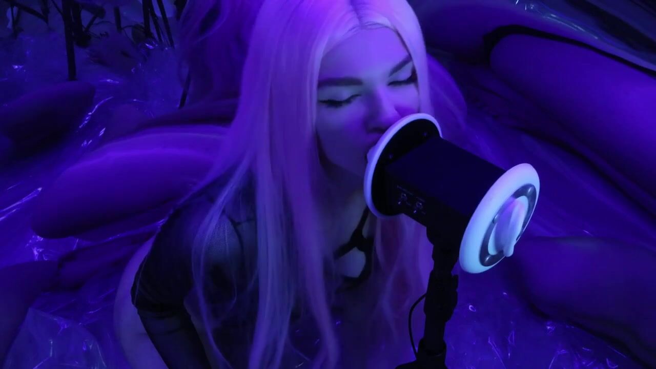 asmr mic kissing and sucking