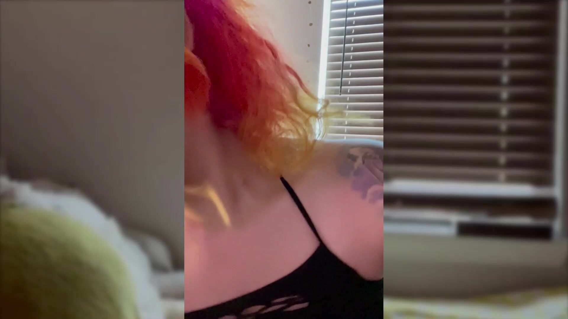 Lua Stardust masturbates with vibrator
