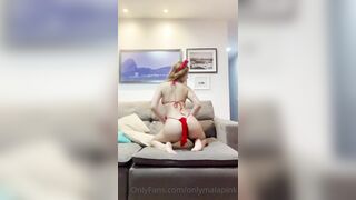 Mala pink red lingerie pussy rubbing