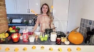 Lily_is_naked:Lily and her apple pie.