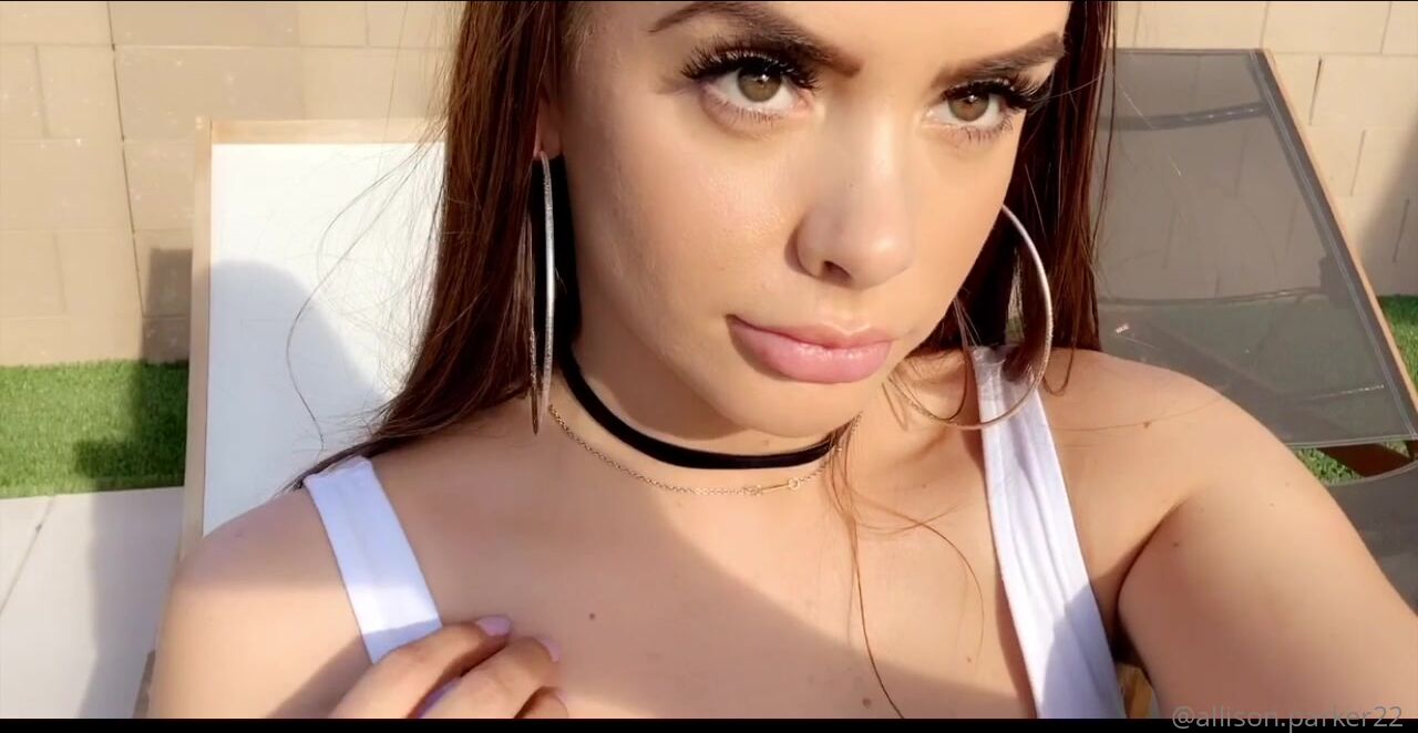 Allison Parker squirting at the pool