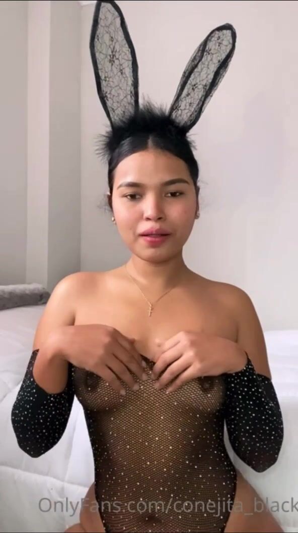 Conejita Black Strip tease Onlyfans