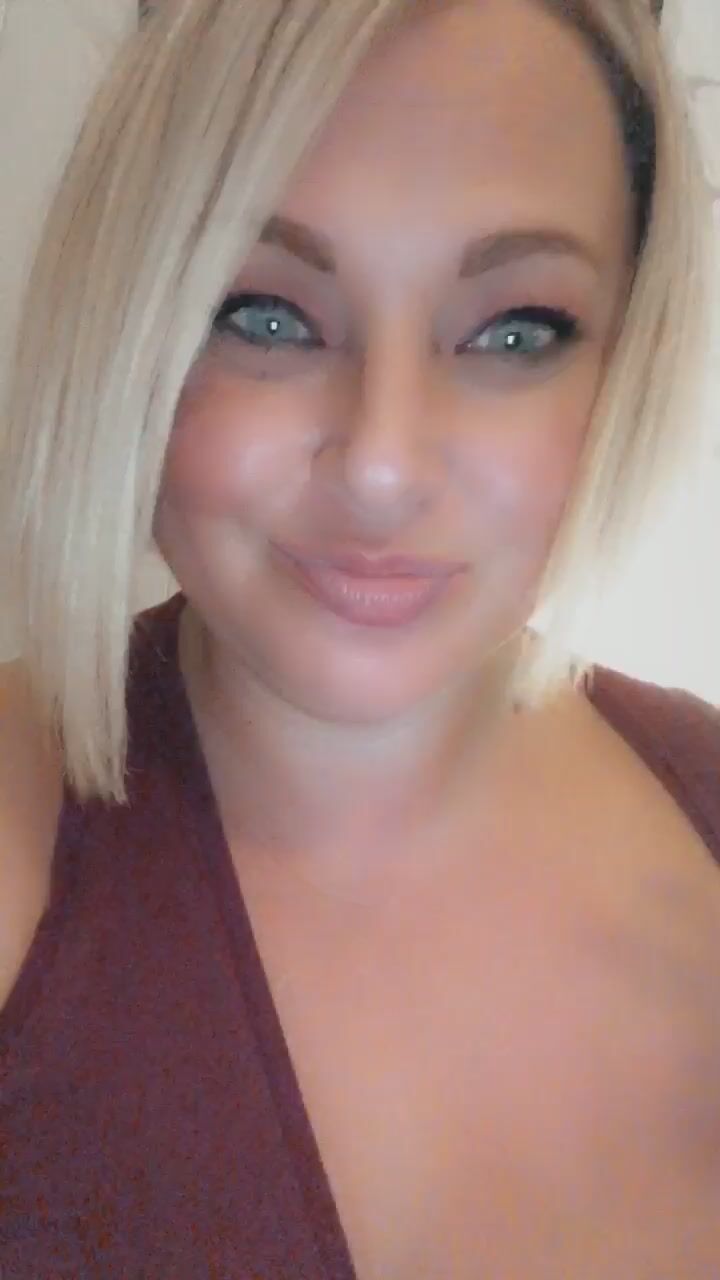 BIG TIT MILF LICKS TIT