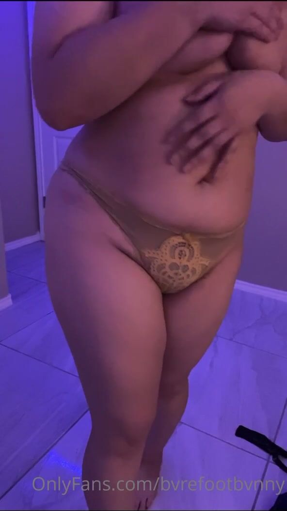 Bvrefootbvnny striptease