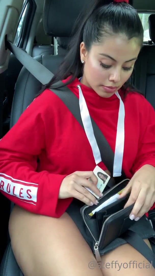 Stef solo in car