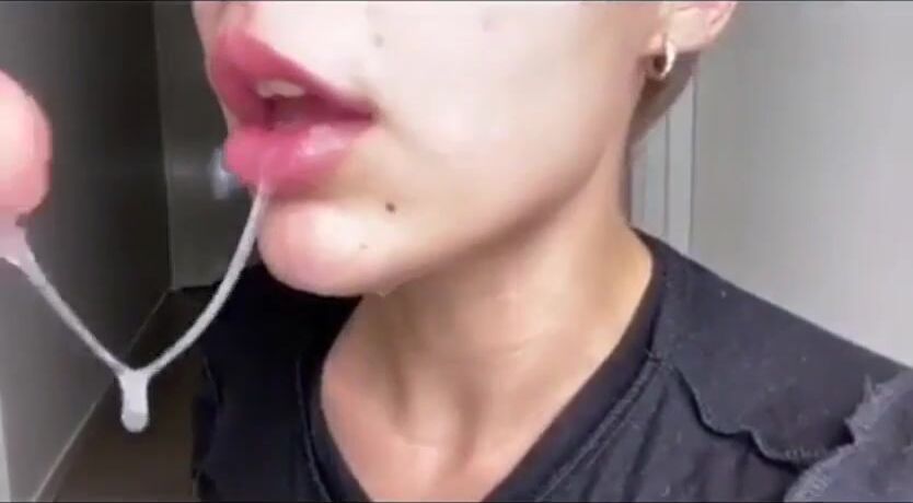 Lilith Cavaliere sloppy blowjob