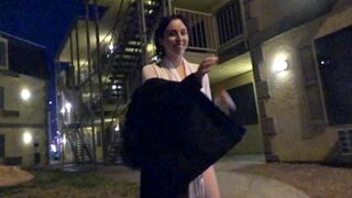 Nicole_Niagra Public hotel walk