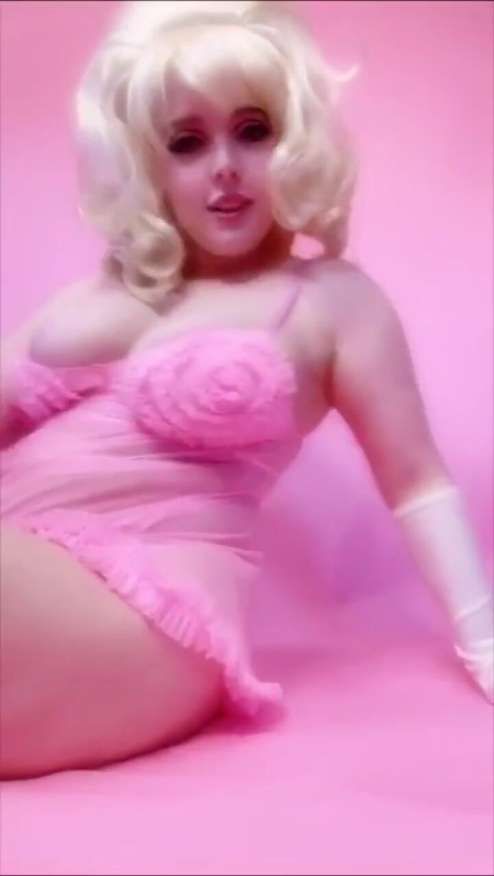 Marshmallow Maximus Sexy dance