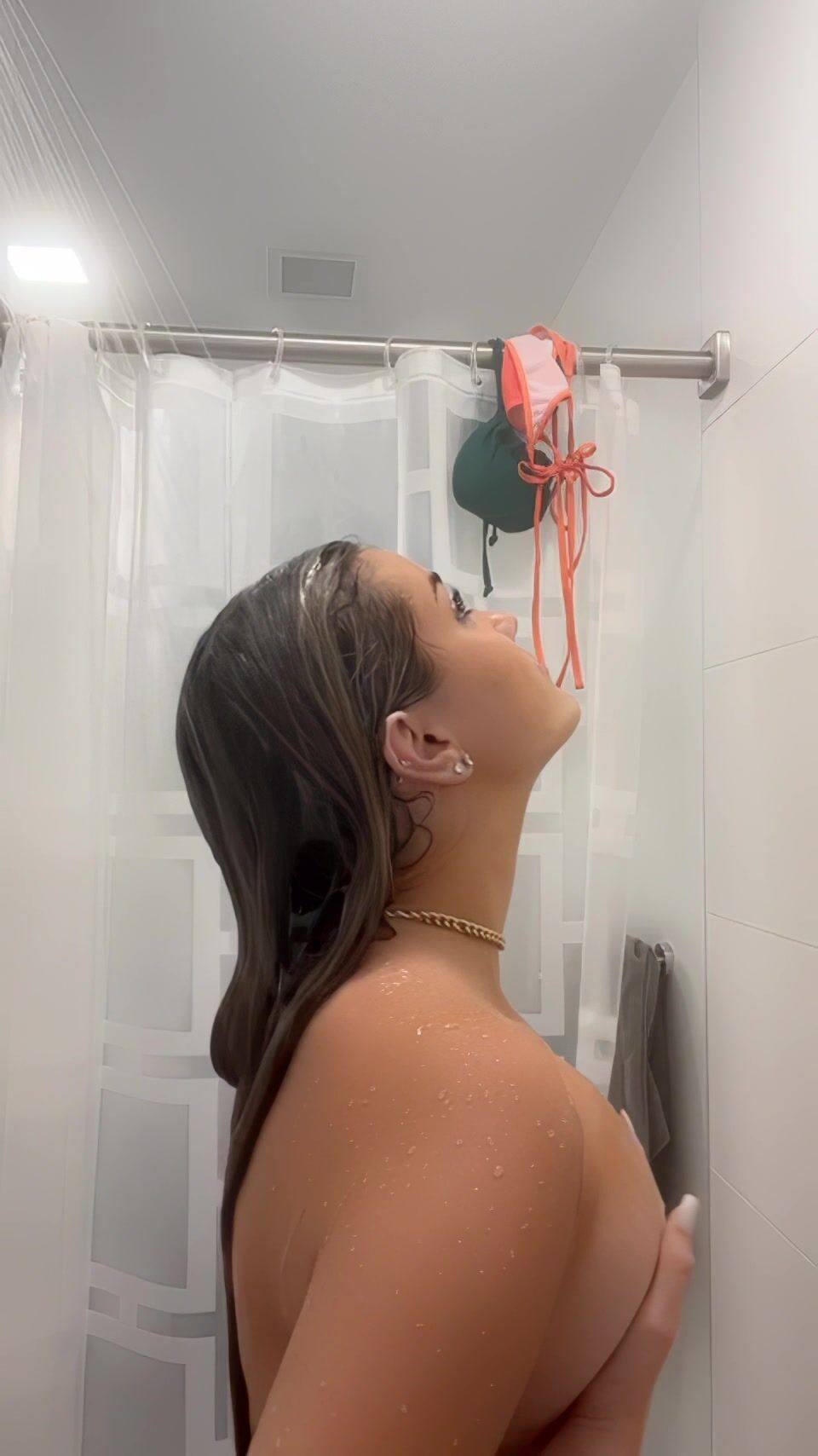 Breckie hill showering reddit