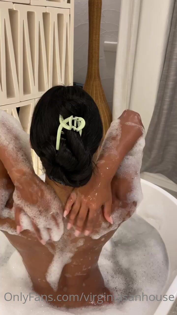Virginia Sanhouse IG Model in bath
