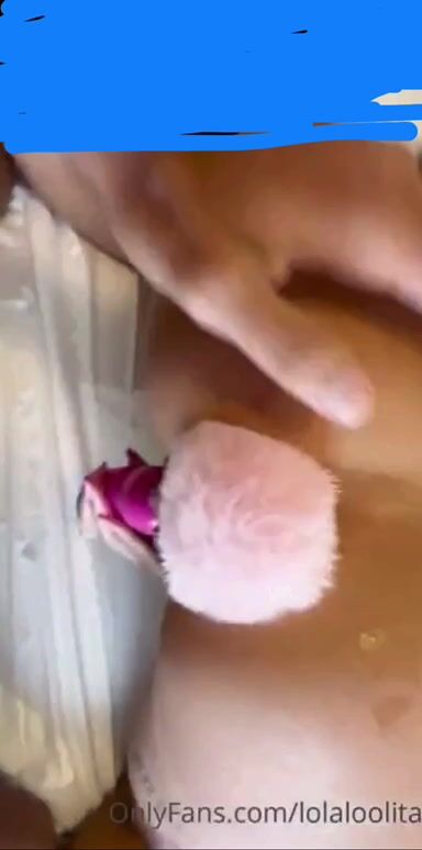Lolaloolita has fun