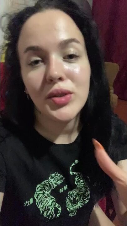 sweetflowwer 2023-06-14 ukranian streamer flashing during shelter alarm
