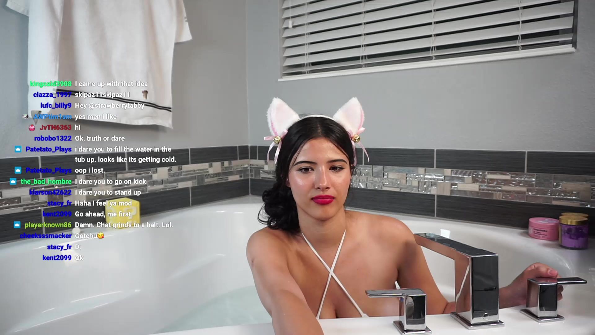 Strawberrytabby Jun 21 2023 Live Bathtub Show