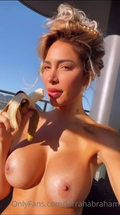farrah abraham - topless on the balcony