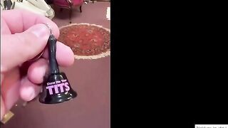 Eila enseña las tetas