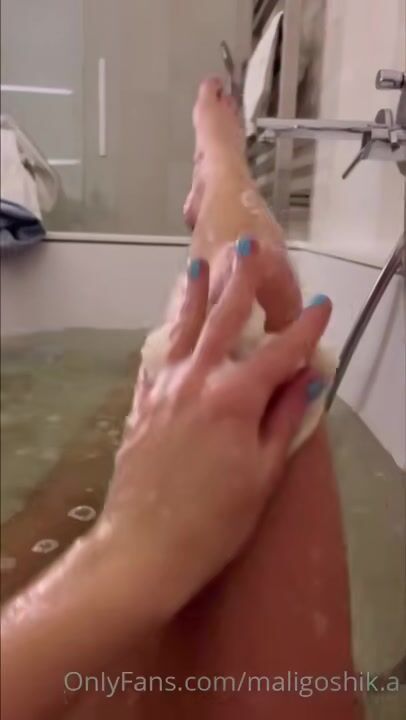 Maligoshik Nipslip Bath - OnlyFans