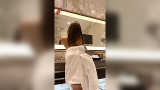 Ellie Leen 37