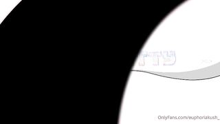 Euphoria Kush dildo fuck