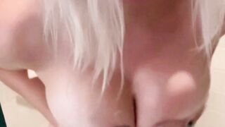 Jessica Nigri tit shake