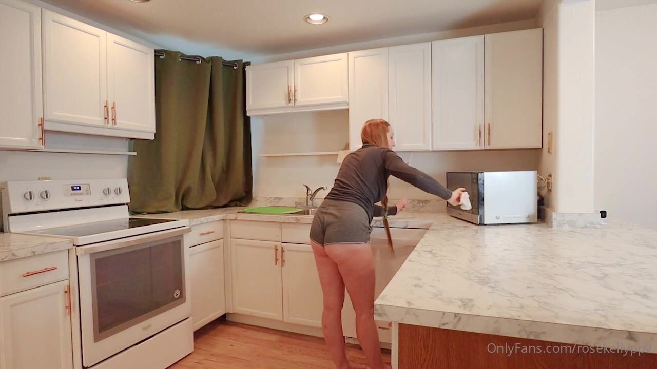 Rose Kelly Reward her trailer