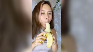 Kiaraakitty Banana Blowjob Onlyfans Leak